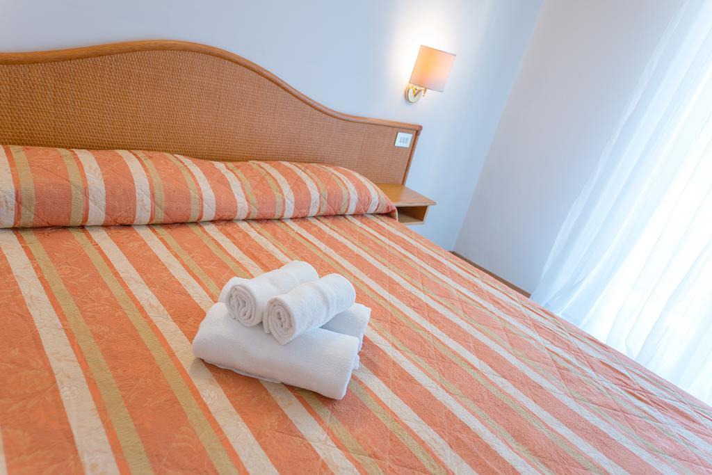 Hotel Falco ริชโชเน ภายนอก รูปภาพ