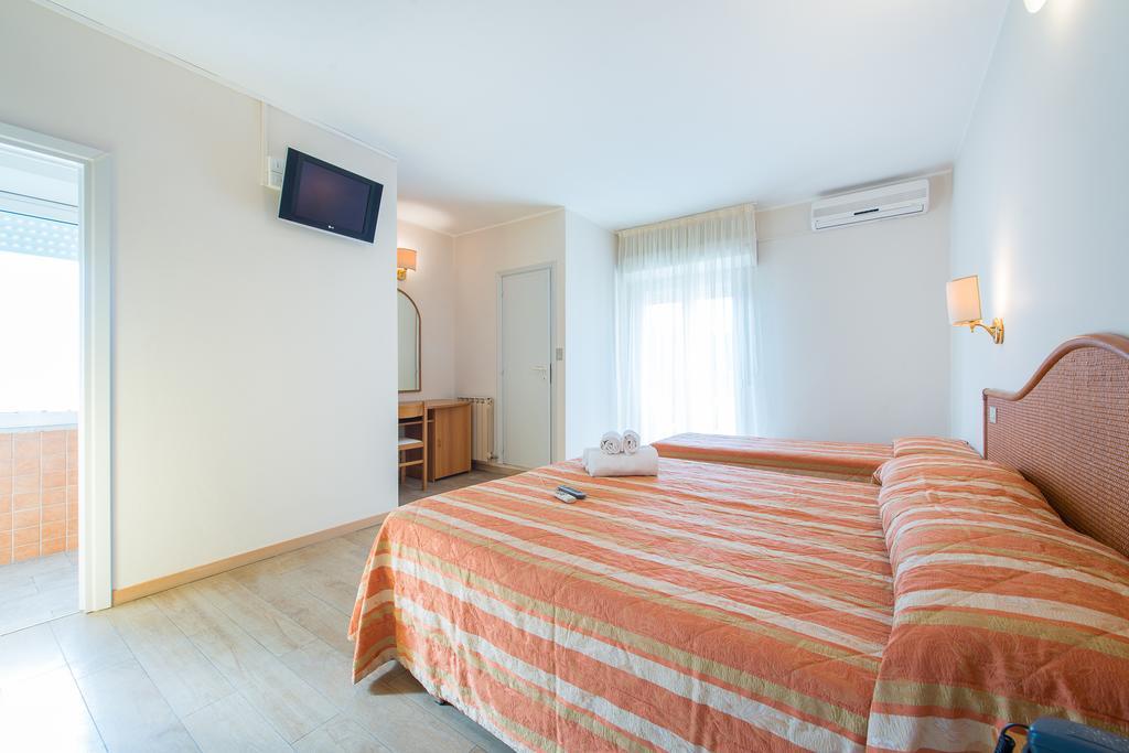 Hotel Falco ริชโชเน ภายนอก รูปภาพ
