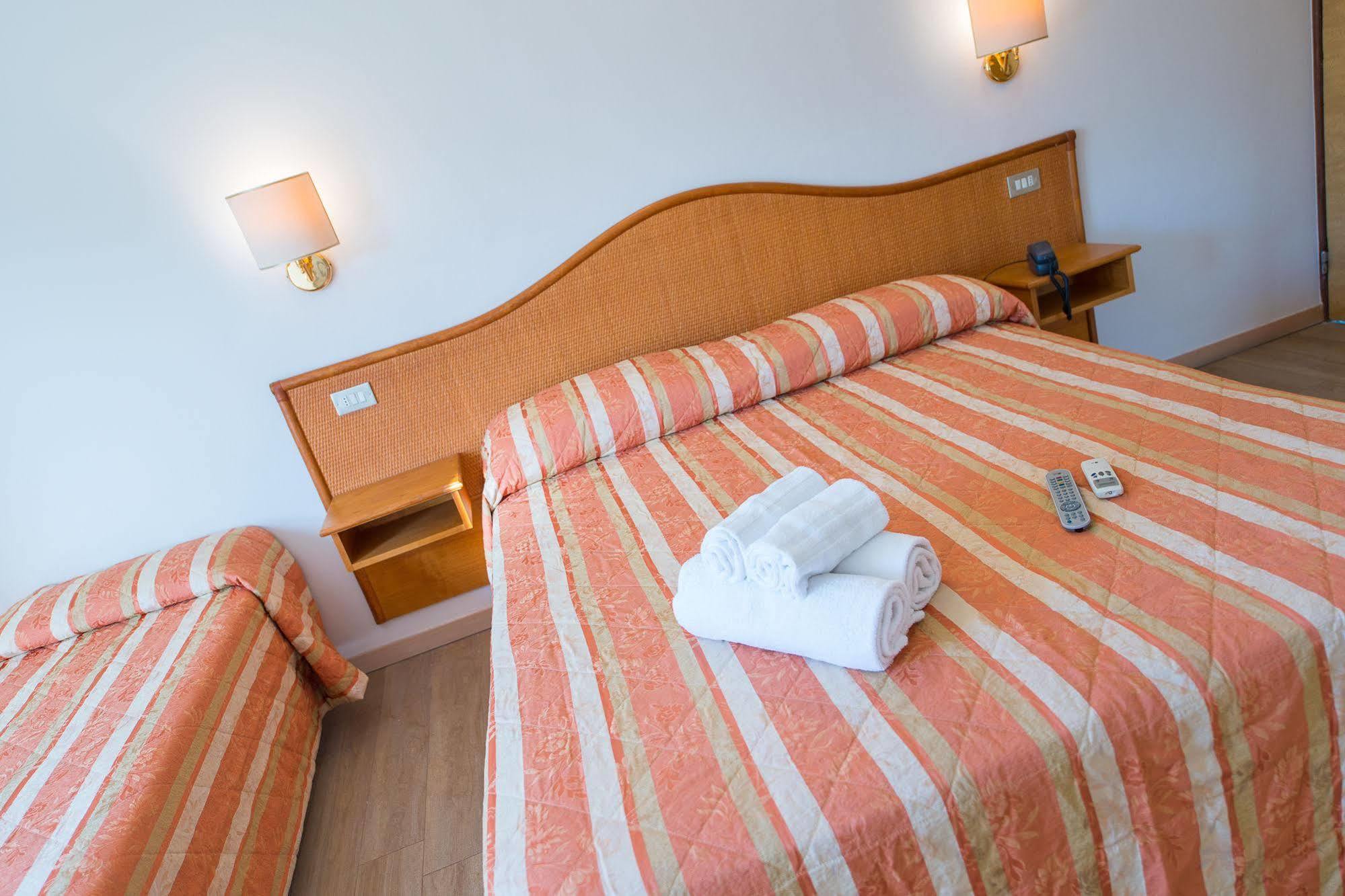 Hotel Falco ริชโชเน ภายนอก รูปภาพ