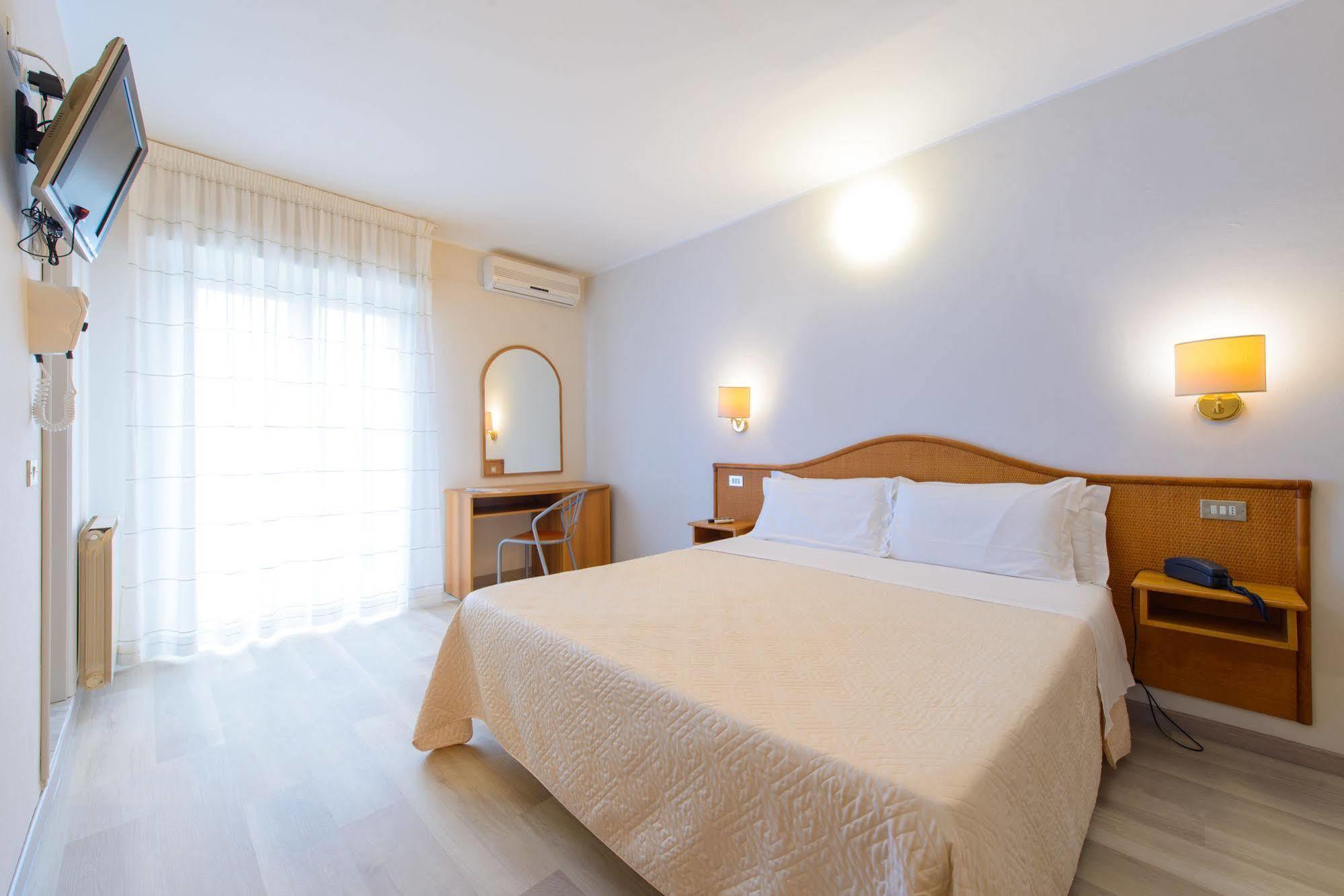 Hotel Falco ริชโชเน ภายนอก รูปภาพ