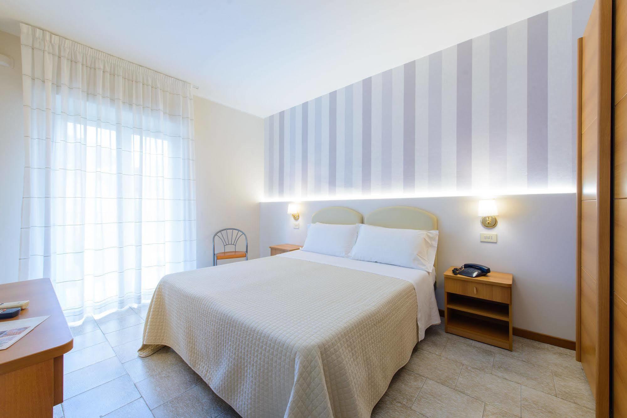 Hotel Falco ริชโชเน ภายนอก รูปภาพ